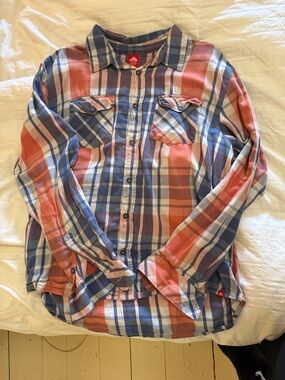 Casual Long-Sleeve Plaid Button-Down Shirt in Blue & Coral